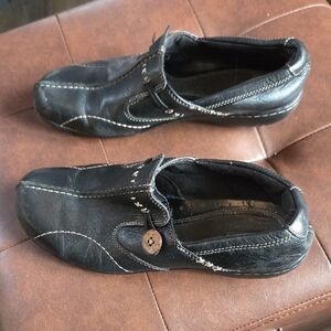 Clarks Womens  Black Leather Flats with Stitch Detail